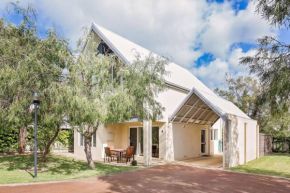 ON THE BEACH - Villa over the road from the beach, Quindalup